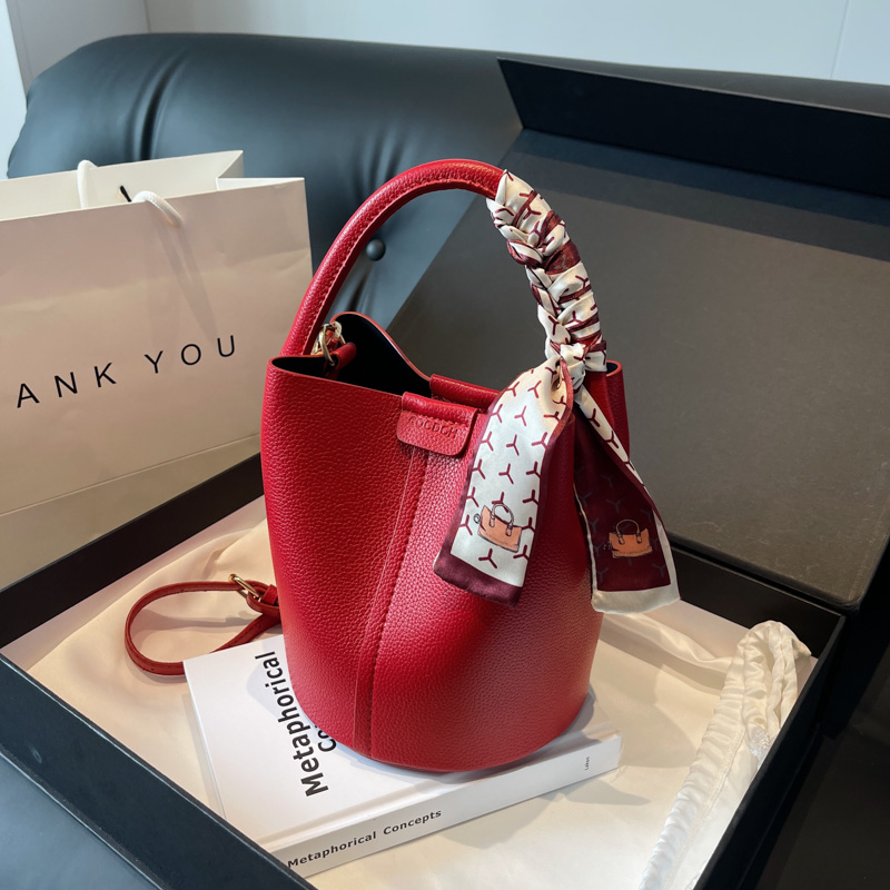 Luxury Bags For Women Sale - حقائب كتف وحقائب كروس باللون الأحمر