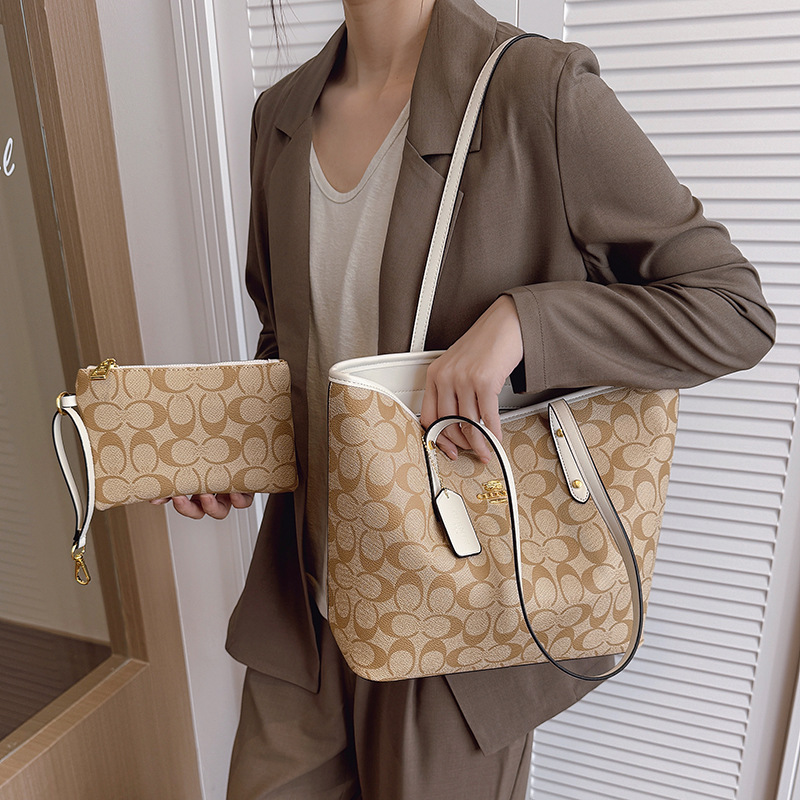 Luxury Bags Supplier - حقيبة كتف نسائية فاخرة بتصميم أنيق،