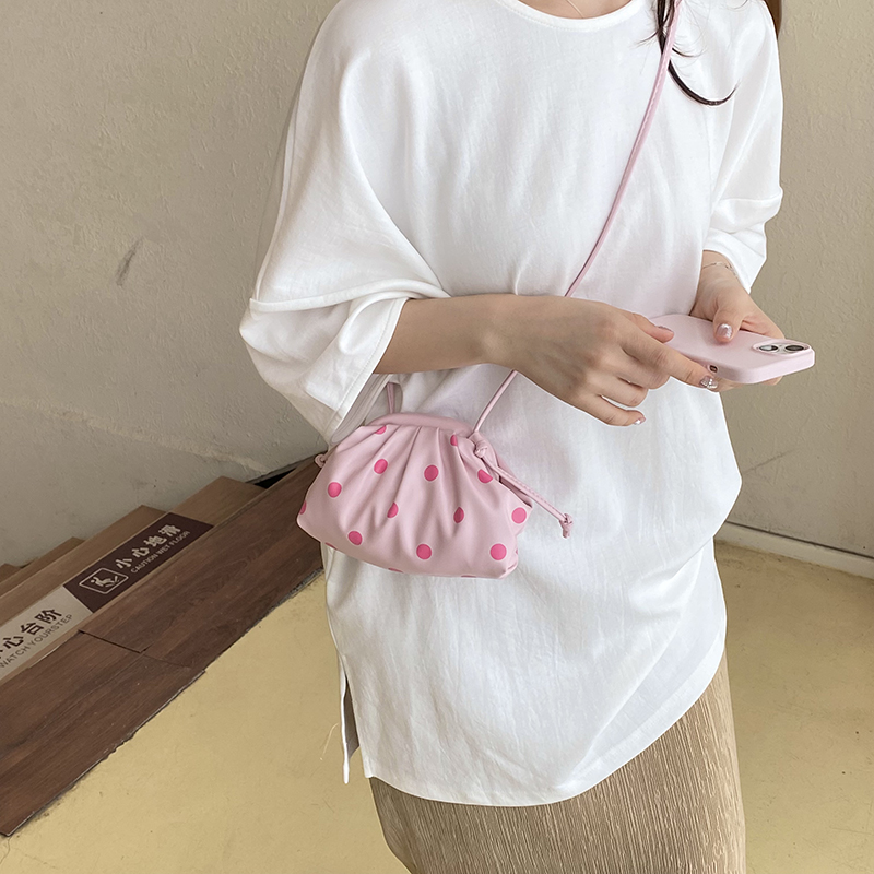 حقائب يد فاخرة صغيرة الحجم من  - مراجعة Luxury Bags Women وسعره