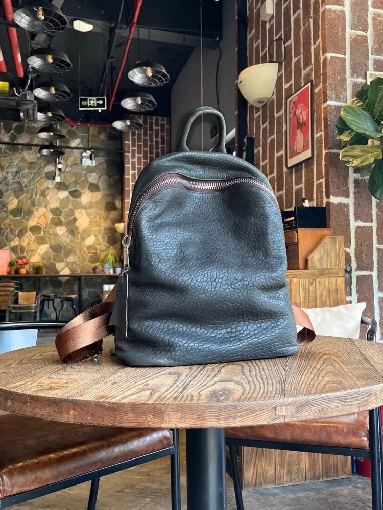 حقيبة ظهر كاجوال من جلد الغنم  - مراجعة Genuine Leather Backpack وسعره