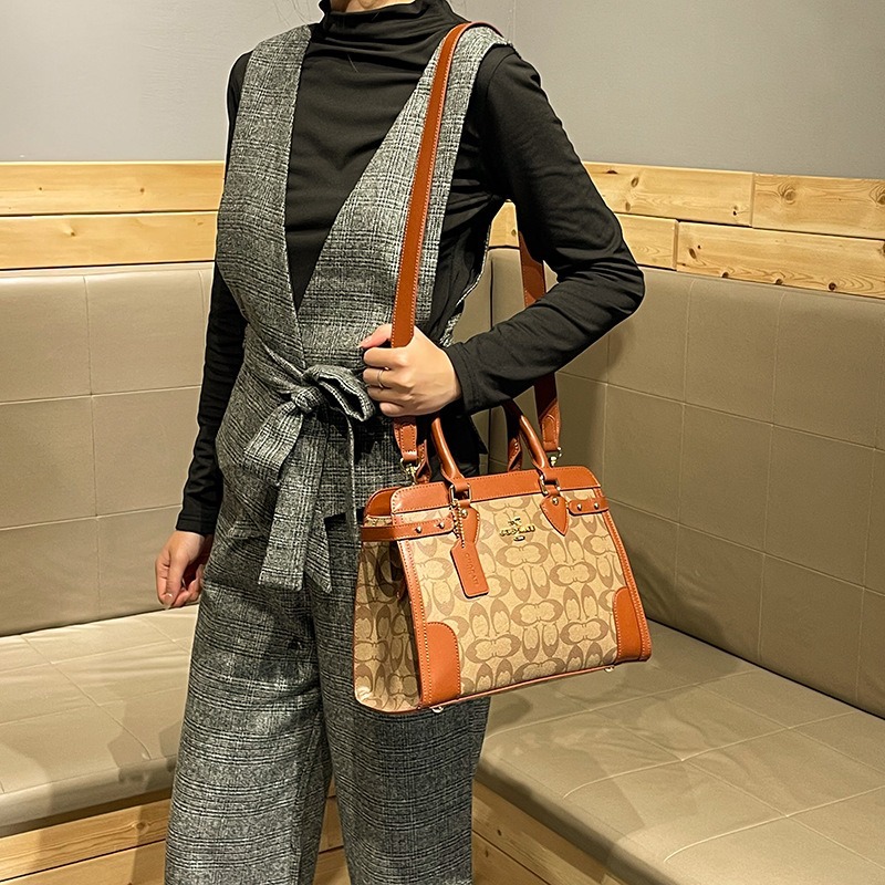 حقيبة كروس بودي كلاسيكية أنيقة - مراجعة Luxury Bags Made In China وسعره