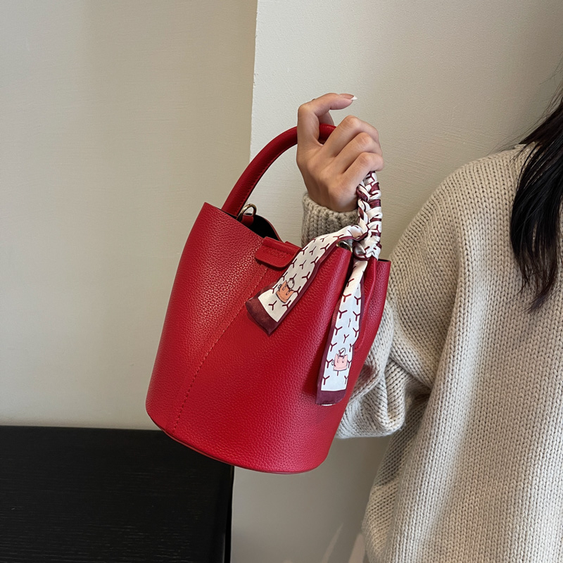 حقائب كتف وحقائب كروس باللون ا - مراجعة Luxury Bags For Women Sale وسعره