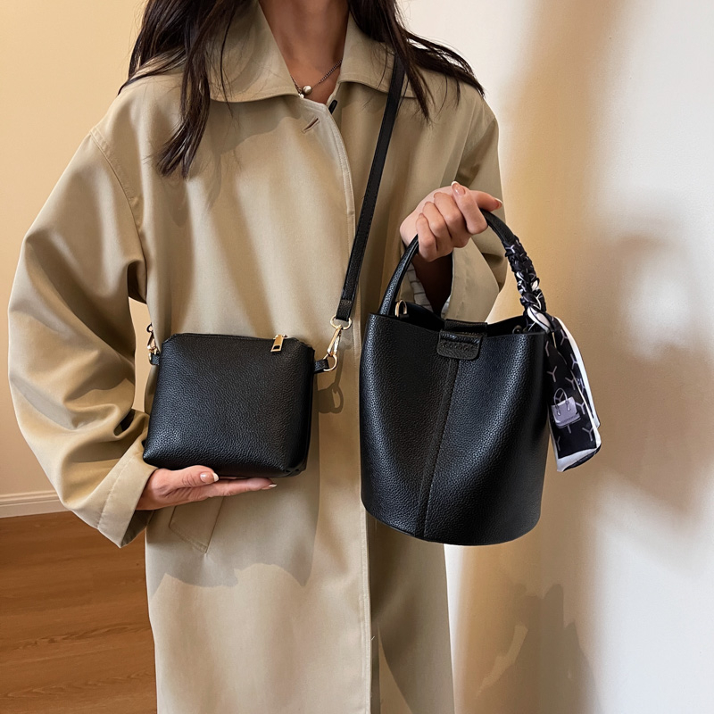 حقائب كتف وحقائب كروس باللون ا - مراجعة Luxury Bags For Women Sale وسعره