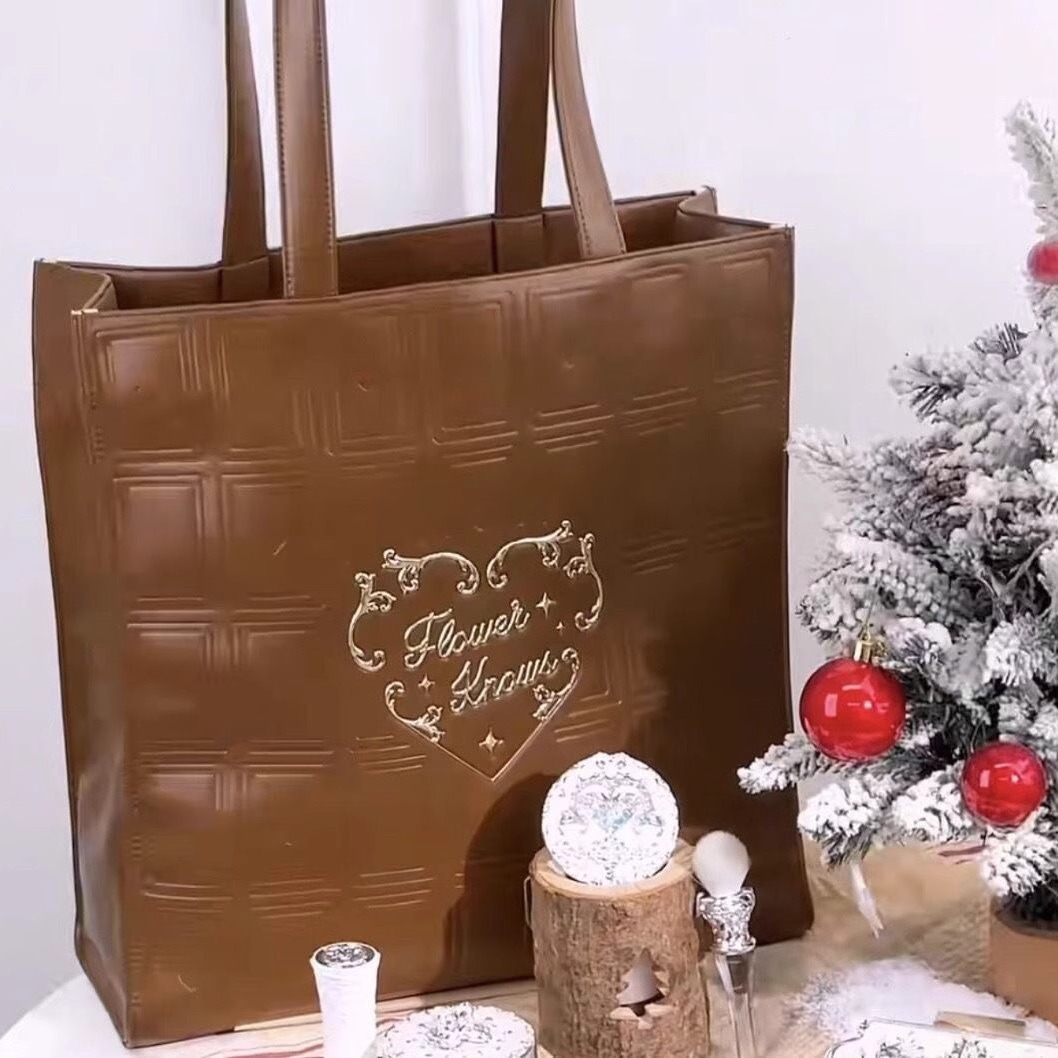 حقيبة سفر فلورنوكس وردية اللون - مراجعة Luxury Bags Coach وسعره
