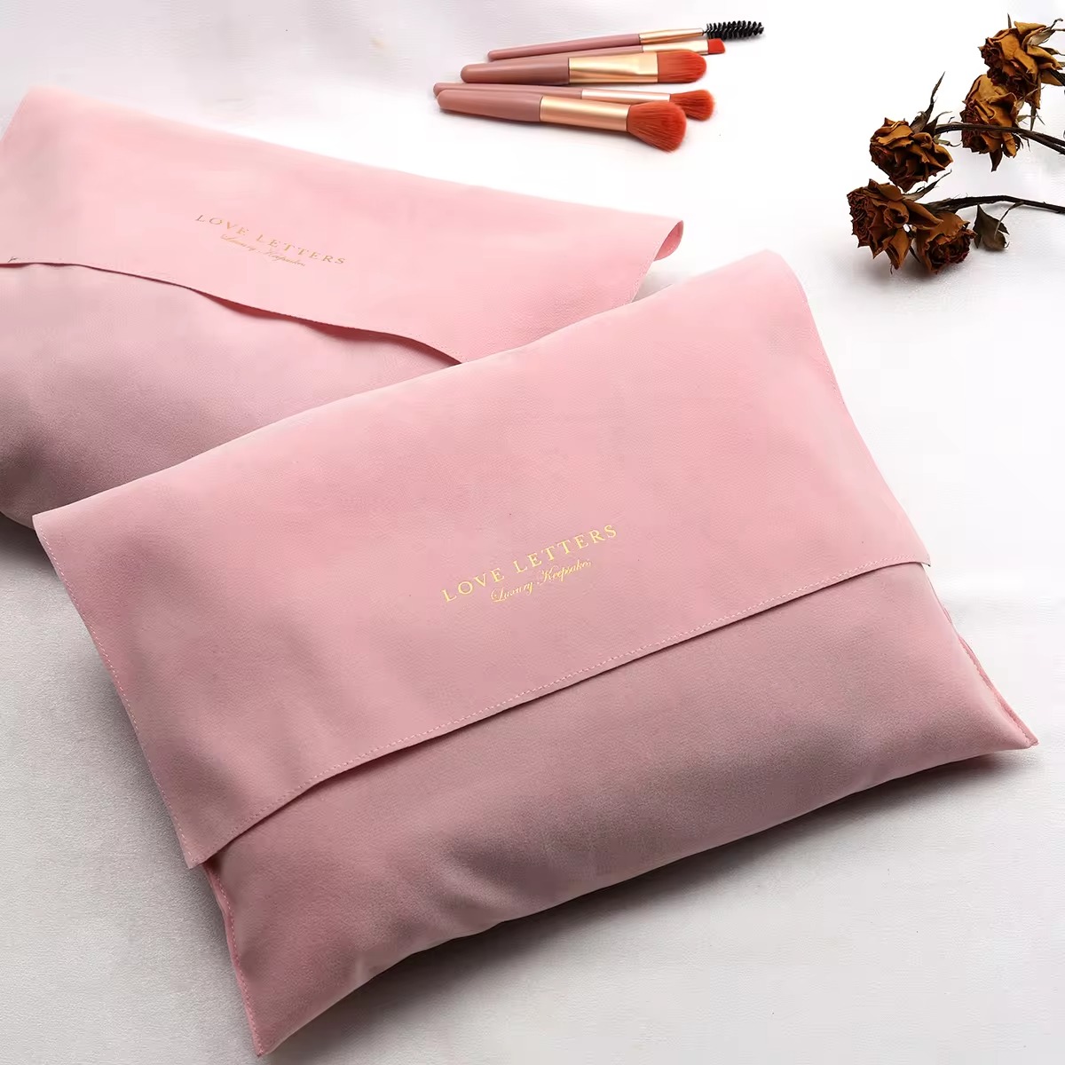حقائب مغلف مخملية فاخرة ، تخزي - مراجعة Luxury Bags Logo وسعره