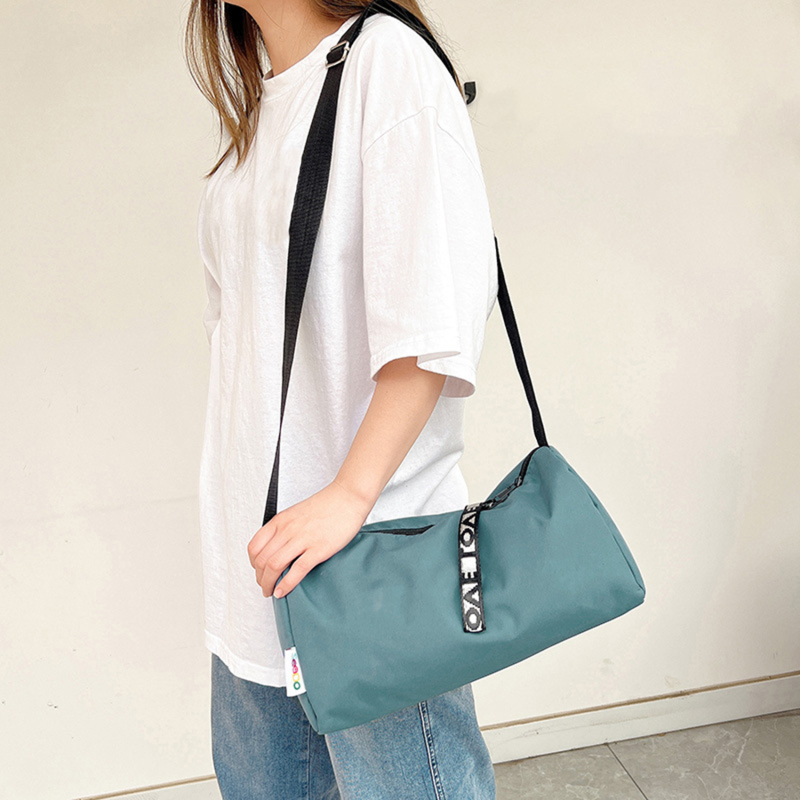 المرأة حقيبة قاعة رياضة مقاوم  - مراجعة Weekender Bag Duffle وسعره