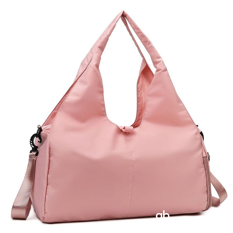 حقيبة يوغا ولياقة بدنية كبيرة  - مراجعة Weekender Bag Duffle وسعره