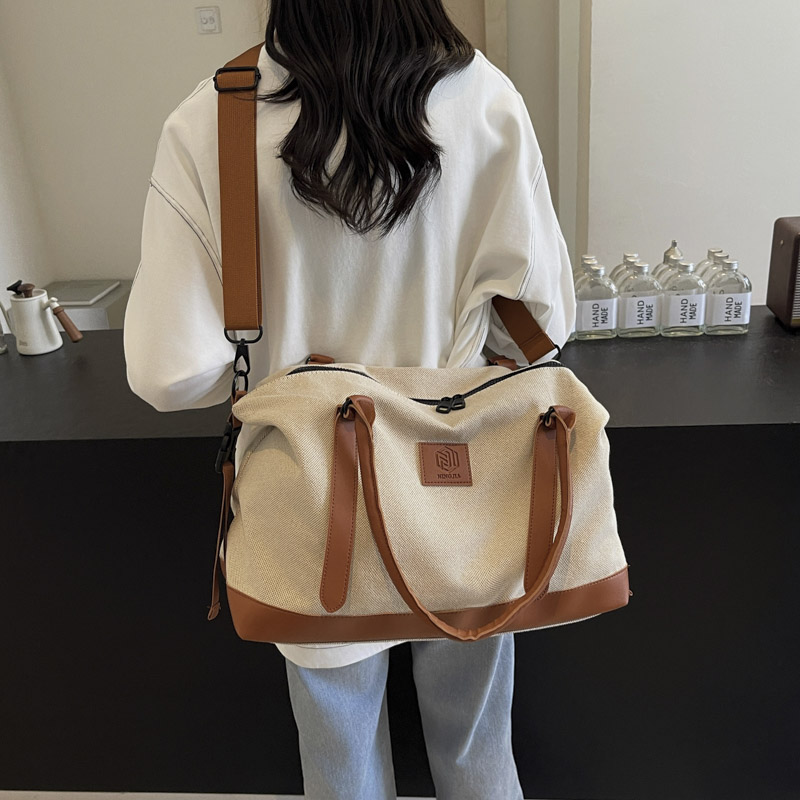 حقيبة كتف فاخرة ذات سعة كبيرة  - مراجعة Luxury Bags Coach وسعره