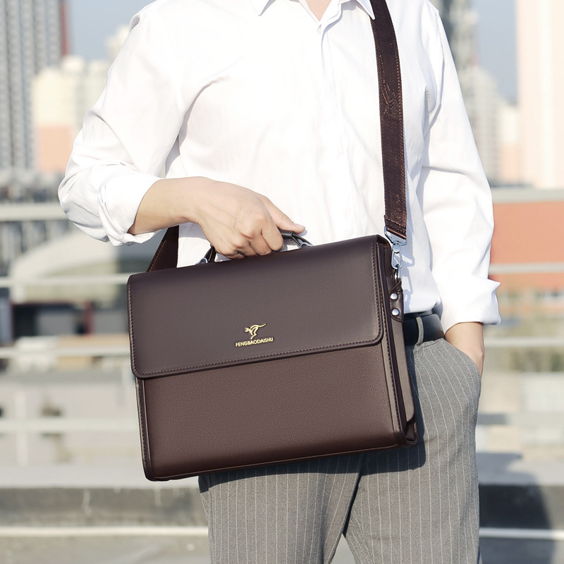 حقائب جلدية فاخرة للرجال مصمم  - مراجعة Luxury Bags Coach وسعره
