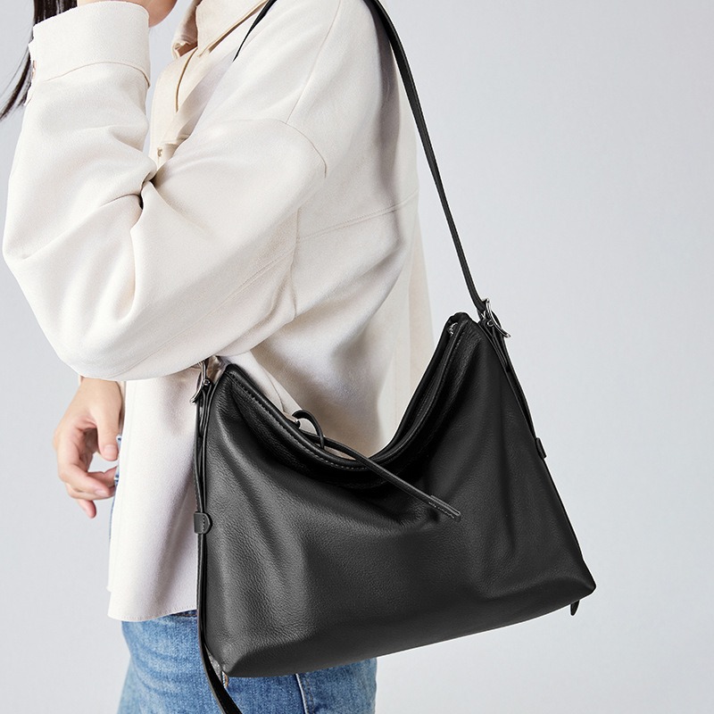 حقيبة كتف نسائية من الجلد الطب - مراجعة Quiet Luxury Bags Tote وسعره
