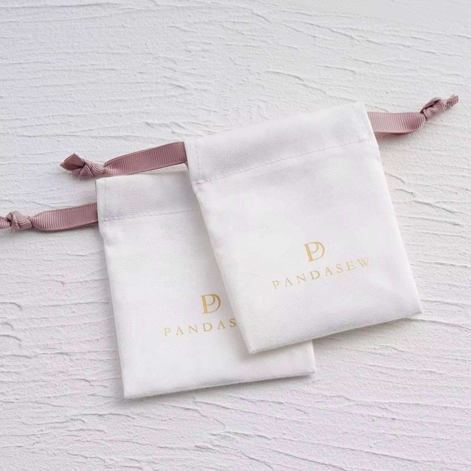 حقيبة مجوهرات فاخرة من الجلد ا - مراجعة Luxury Bags Logo وسعره