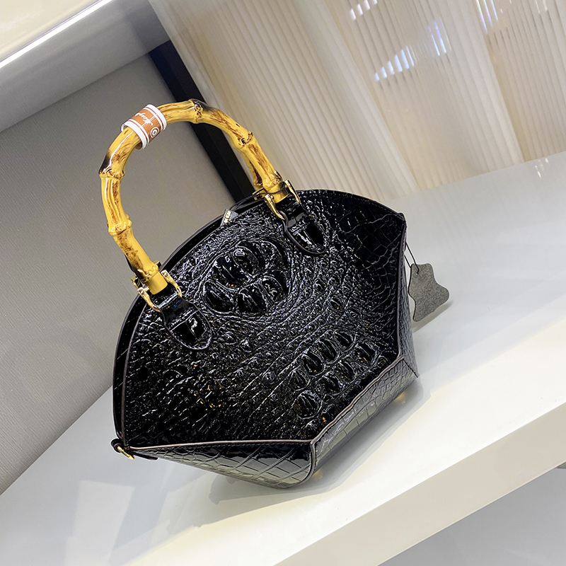 حقيبة كروس جلد البقر للنساء ،  - مراجعة Luxury Bags For Women Sale وسعره