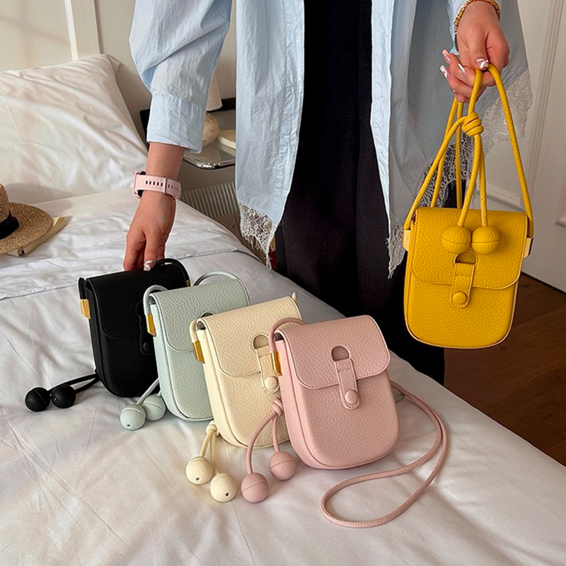 حقيبة كتف صغيرة فاخرة باللون ا - مراجعة Luxury Bags Women وسعره