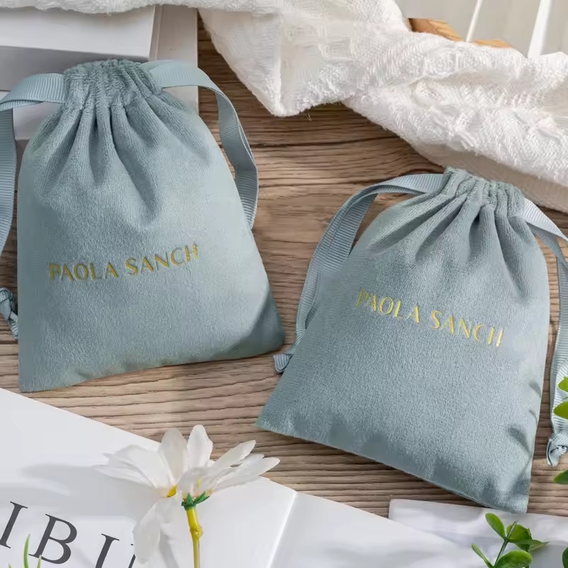 حقيبة مخملية فاخرة مطبوعة بشعا - مراجعة Luxury Bags Logo وسعره