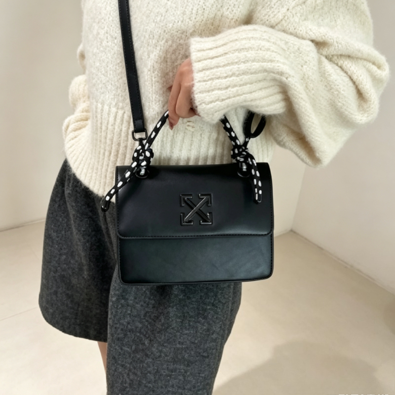 حقيبة ماسنجر عصرية على طراز با - مراجعة Luxury Bags Logo وسعره